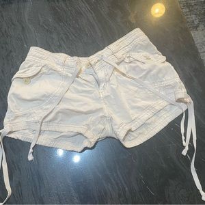 White adjustable scrunch leg shorts